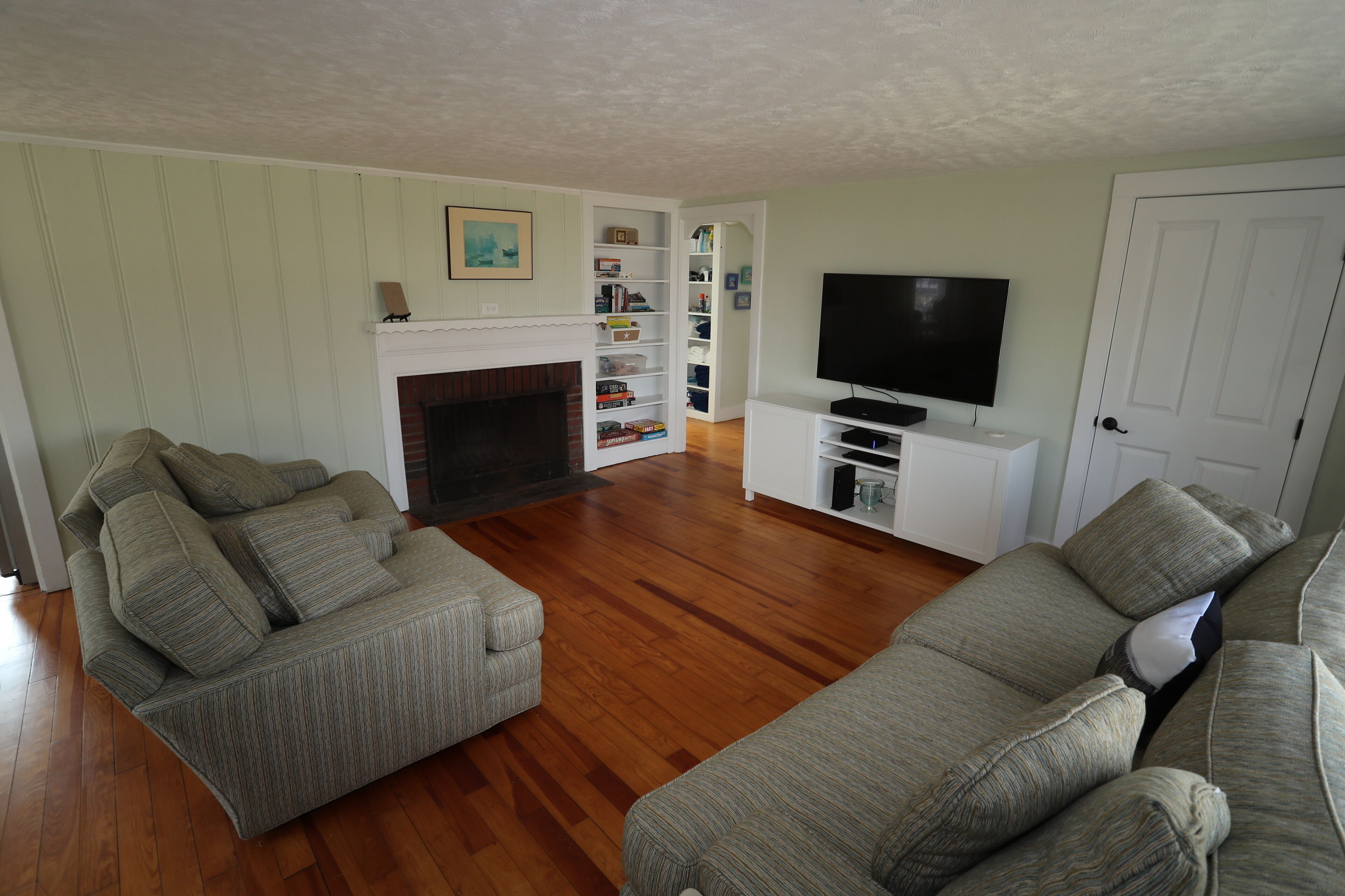 Stroll to Surf Drive Beach