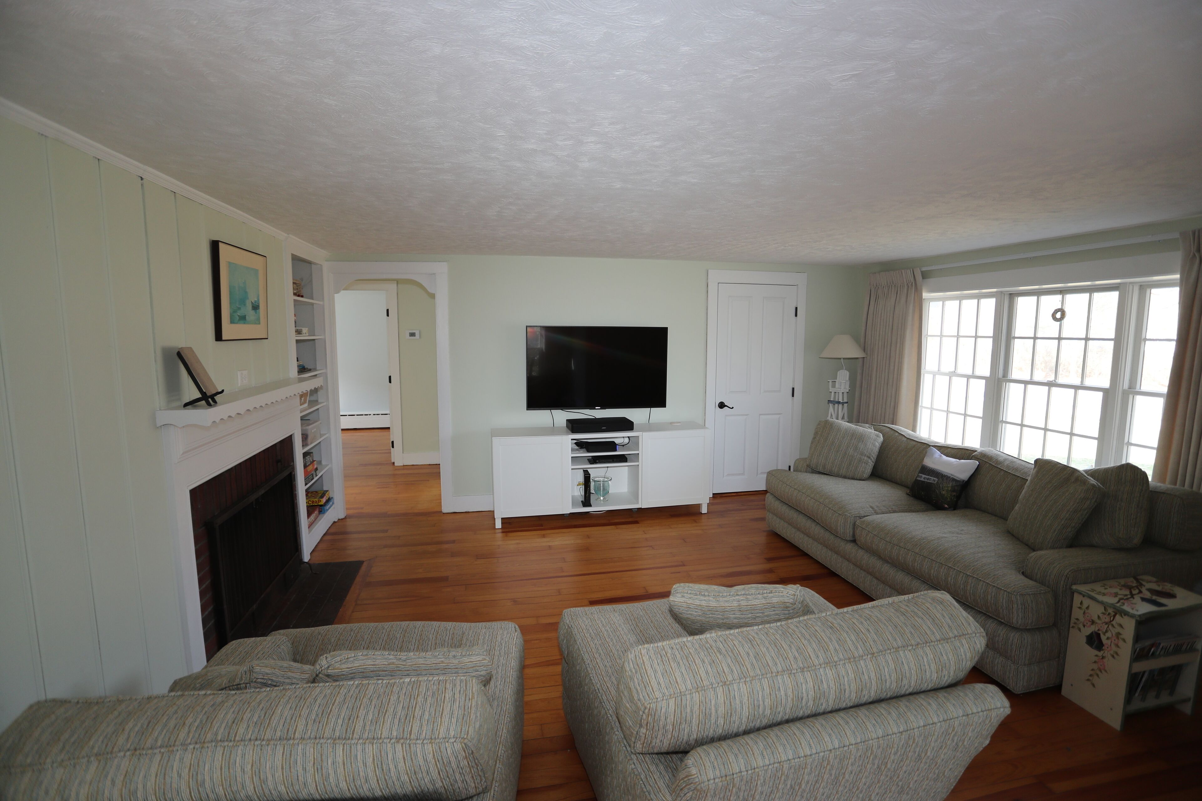 Stroll to Surf Drive Beach