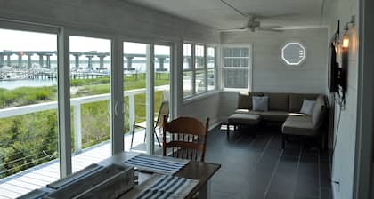 Totally Renovated Waterfront Cottage, Snowbird's Paradise, Boater's Dream