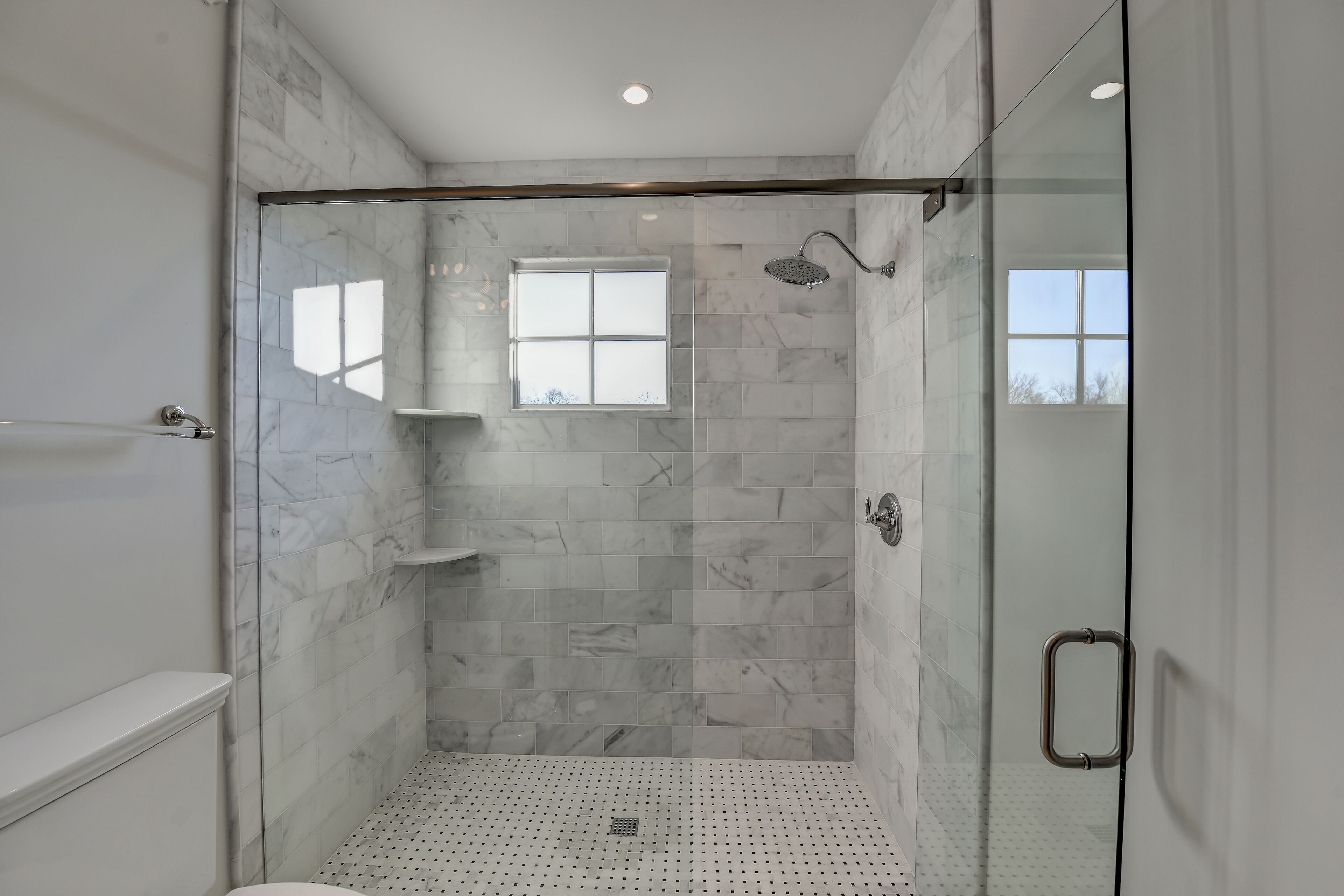 Unit 1 - Fully Furnished Luxury 2 Bed 1 Bath 