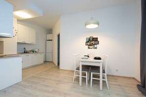Appartement Confort, 1 lit double et 1 canapé-lit, non-fumeur | Restauration dans la chambre