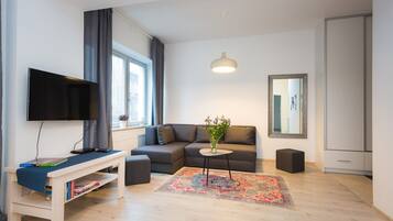 Apartemen Comfort, 1 Tempat Tidur Double dengan tempat tidur Sofa, Bebas Asap Rokok | 1 kamar tidur, seprai premium, dan tirai kedap cahaya