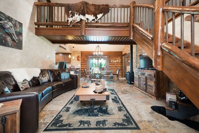 SPECIAL RATES Pet Friendly Log Cabin, Sleeps 8, Hot Tub, Fishing & Skiing Galore