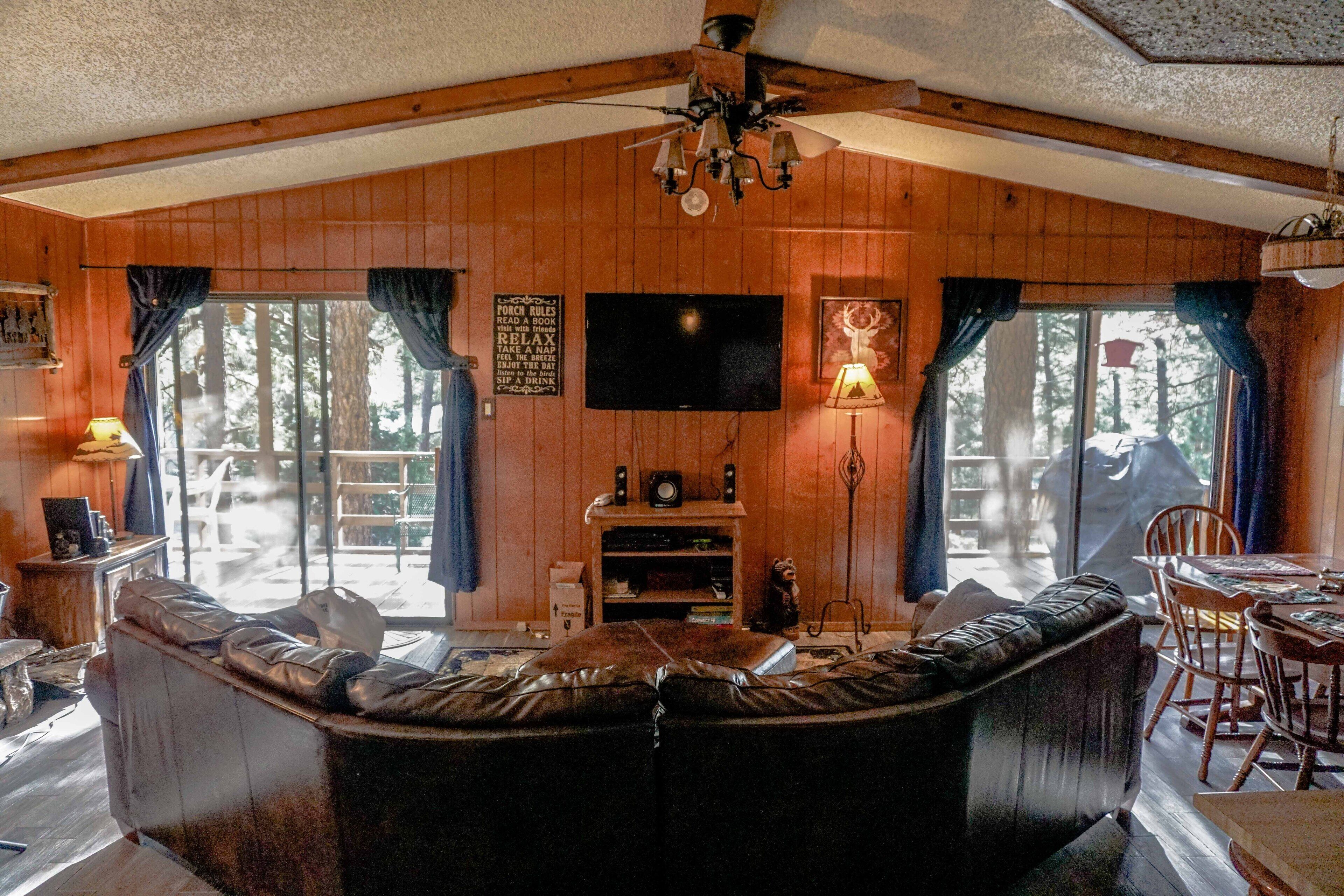 Nice Cabin in the Tall Pines - Wrap Around Deck