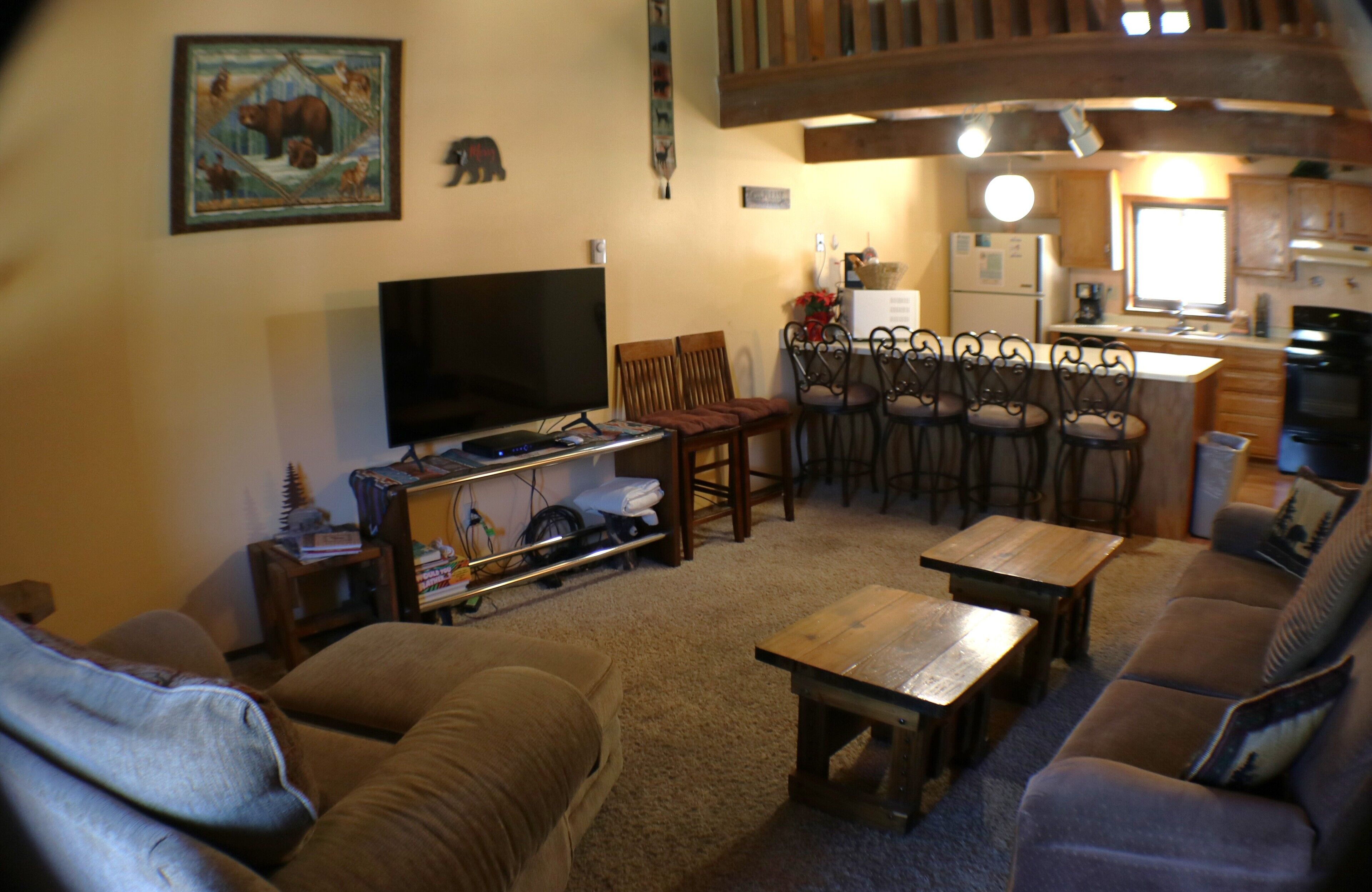 Aspen West Deluxe 4 - Pet Friendly - In Town - Right Off Main Street - WiFi - Ca