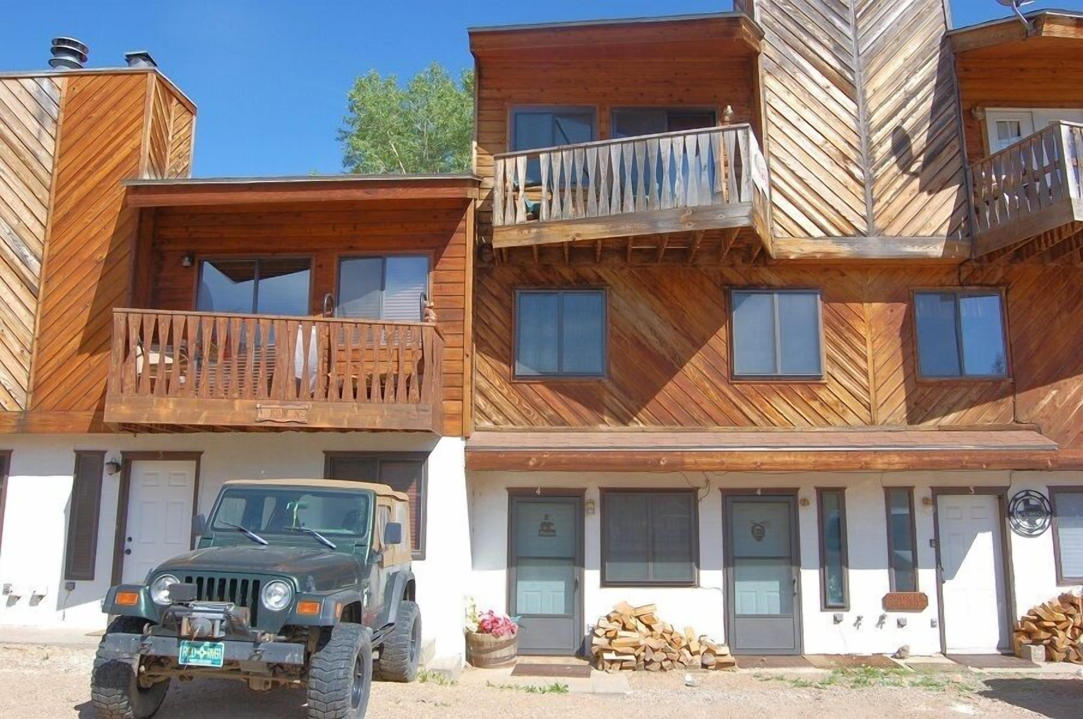 Aspen West Deluxe 4 - Pet Friendly - In Town - Right Off Main Street - WiFi - Ca