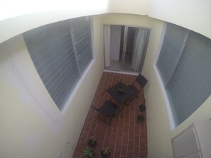 Interior - 2 Bedroom apartment steps from the Ocean. (Centro)