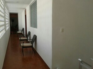 Interior - 2 Bedroom apartment steps from the Ocean. (Centro)