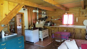 A cozy cabin interior with a kitchen, dining area, and a living room. - Bluebird cabin in Stanley, Idaho (Stanley)