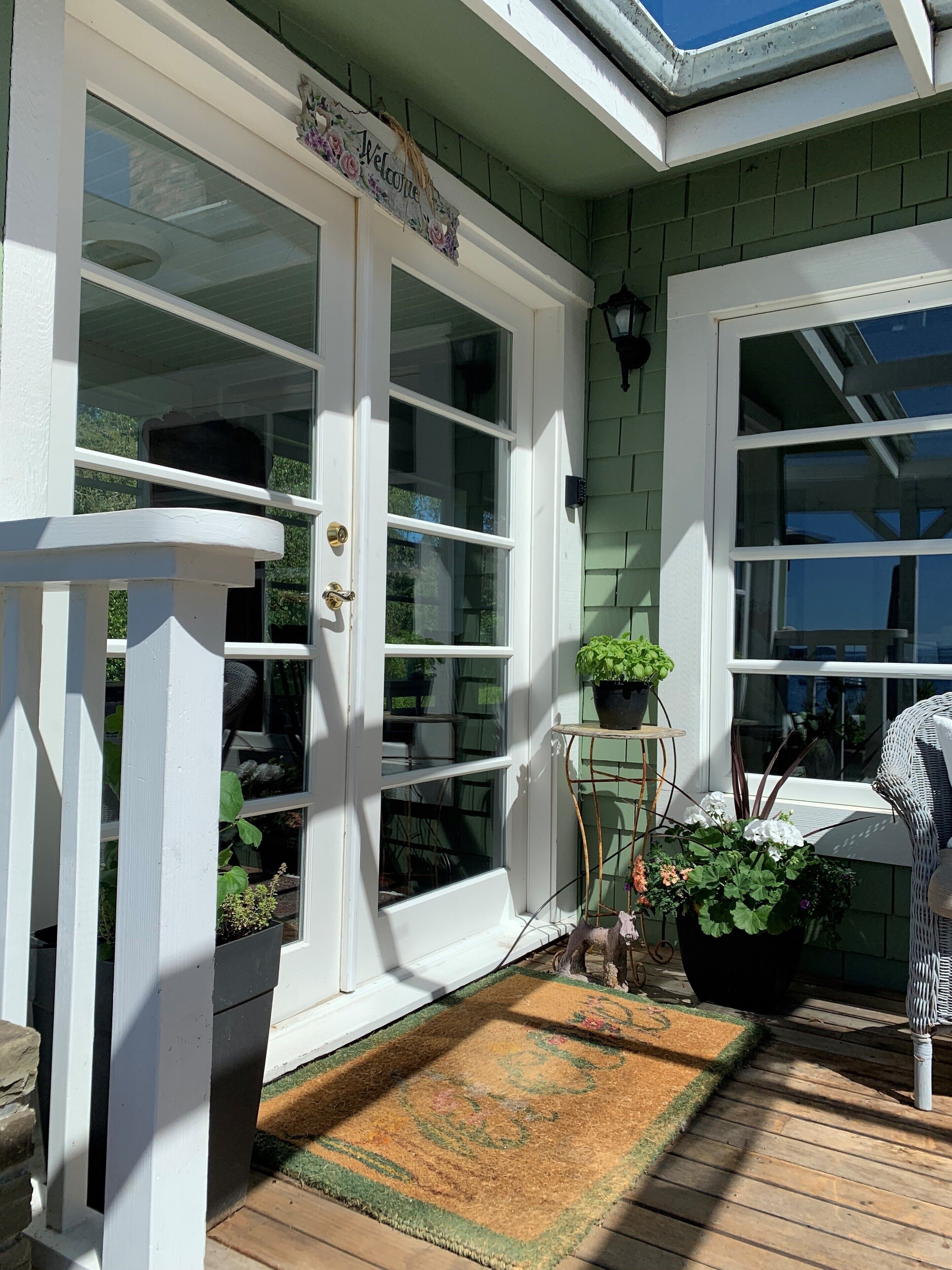 Waterfront and Waterviews, Lovely Vacation Cottage in Vesuvius