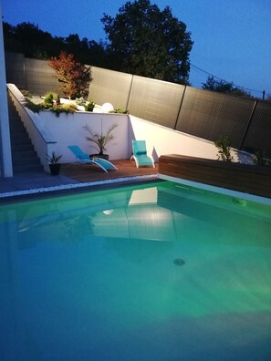 Außenpool, geöffnet von 09:00 Uhr bis 19:00 Uhr, Liegestühle