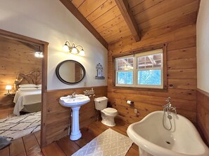 Combined shower/bathtub, hair dryer, towels, soap
