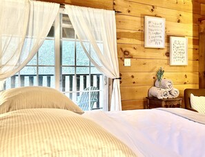 3 bedrooms, iron/ironing board, Internet, bed sheets