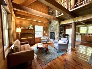 TV, peis, DVD-spiller og fotballspill