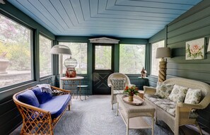 Smart TV, fireplace, DVD player, books