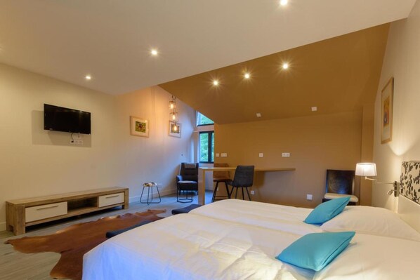 Comfort Twin Room, Mountain View | Individually decorated, individually furnished, blackout curtains - Casa Mir (Saint-Lary-Soulan)