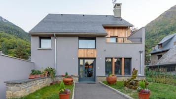 Mặt tiền nơi lưu trú