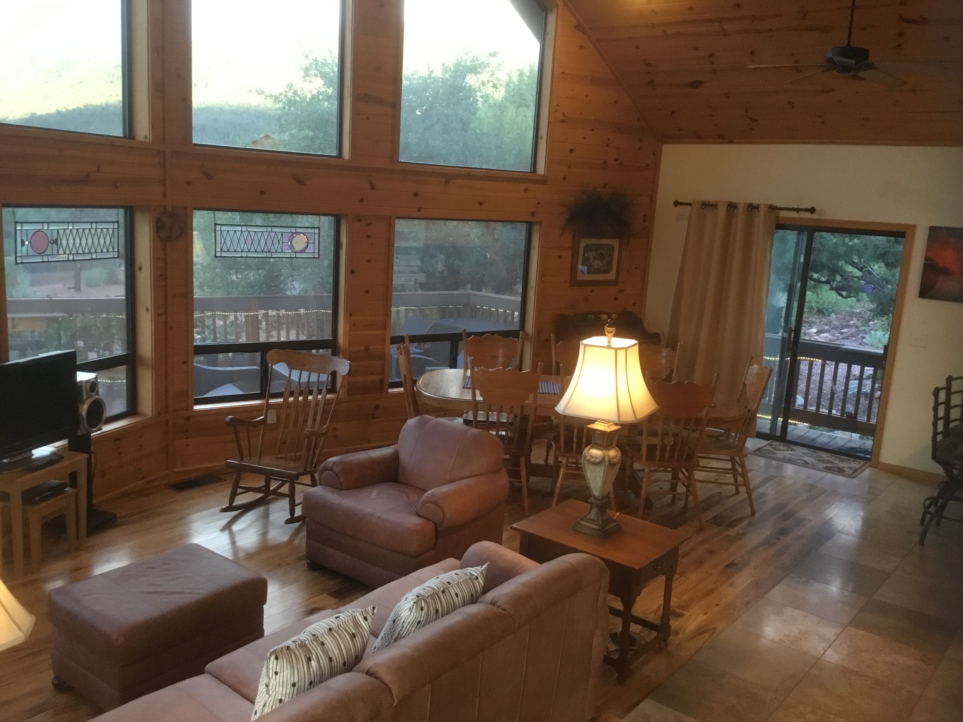 Luxurious Cabin With Spectacular Views & Beautiful Gardens 