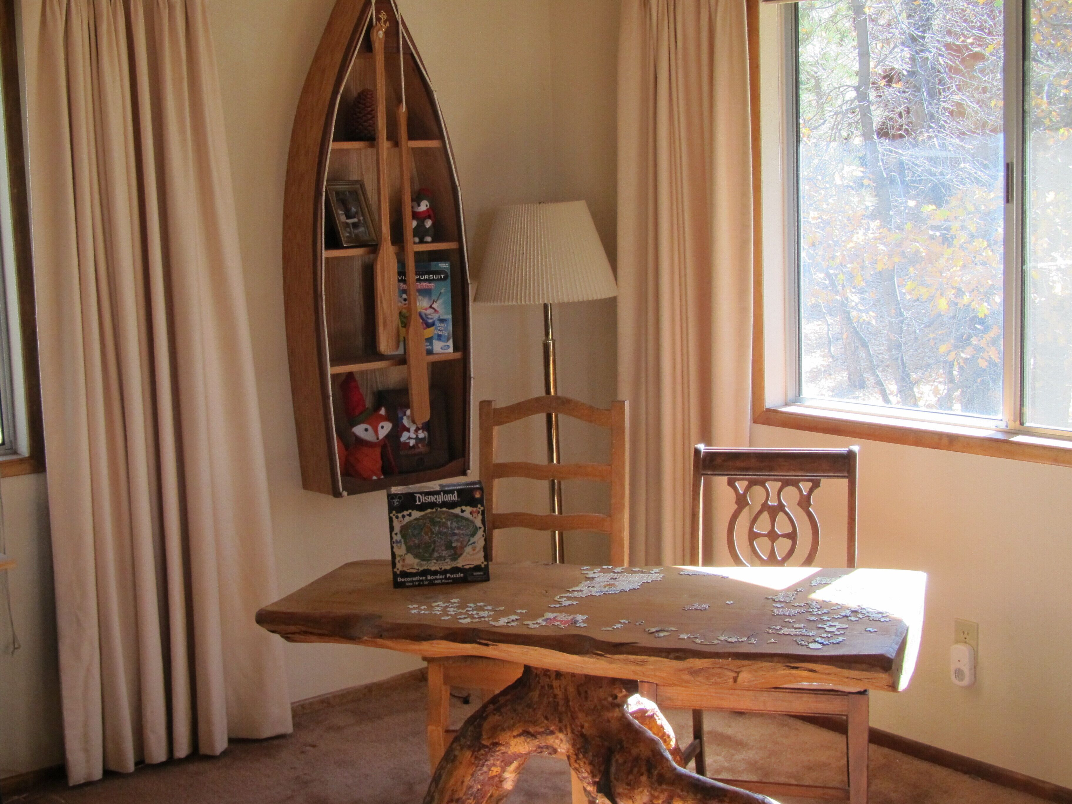 Moonridge, views, pets, baby proof, deck, pool table, off street parking