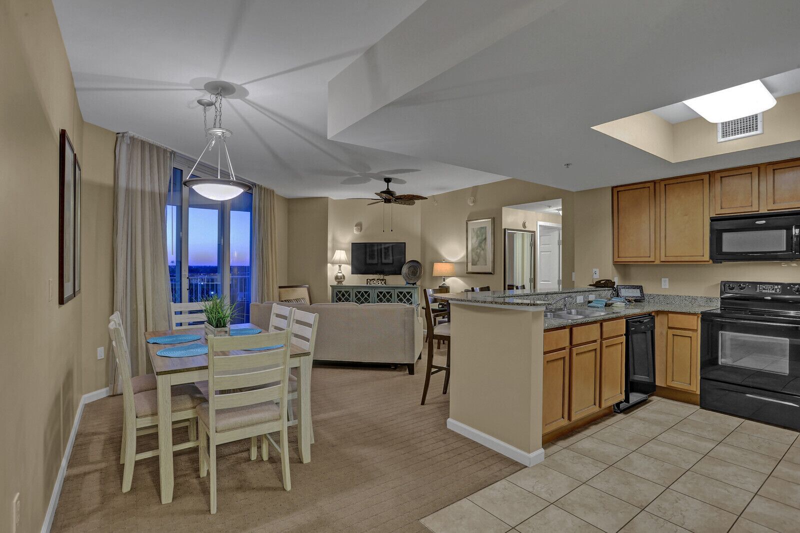 Ultimate Vacation Getaway! 9th Floor, Ocean View, 2 King Size Br/2 Bath. 