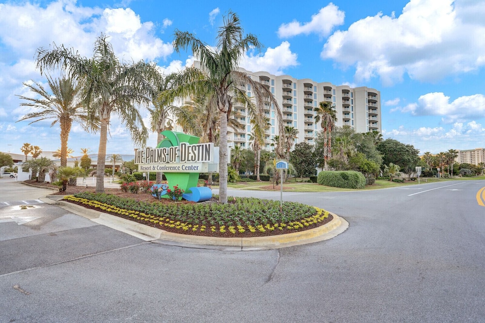 Ultimate Vacation Getaway! 9th Floor, Ocean View, 2 King Size Br/2 Bath.