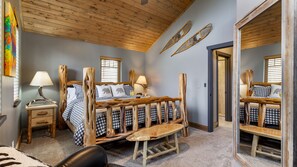 9 bedrooms, desk, iron/ironing board, travel cot - Pet Friendly Home! Bear Den–Sleep 34,Hot tub,BBQ,Firepit,WIFI,20m 2 YNP,Mtn Views (Island Park)