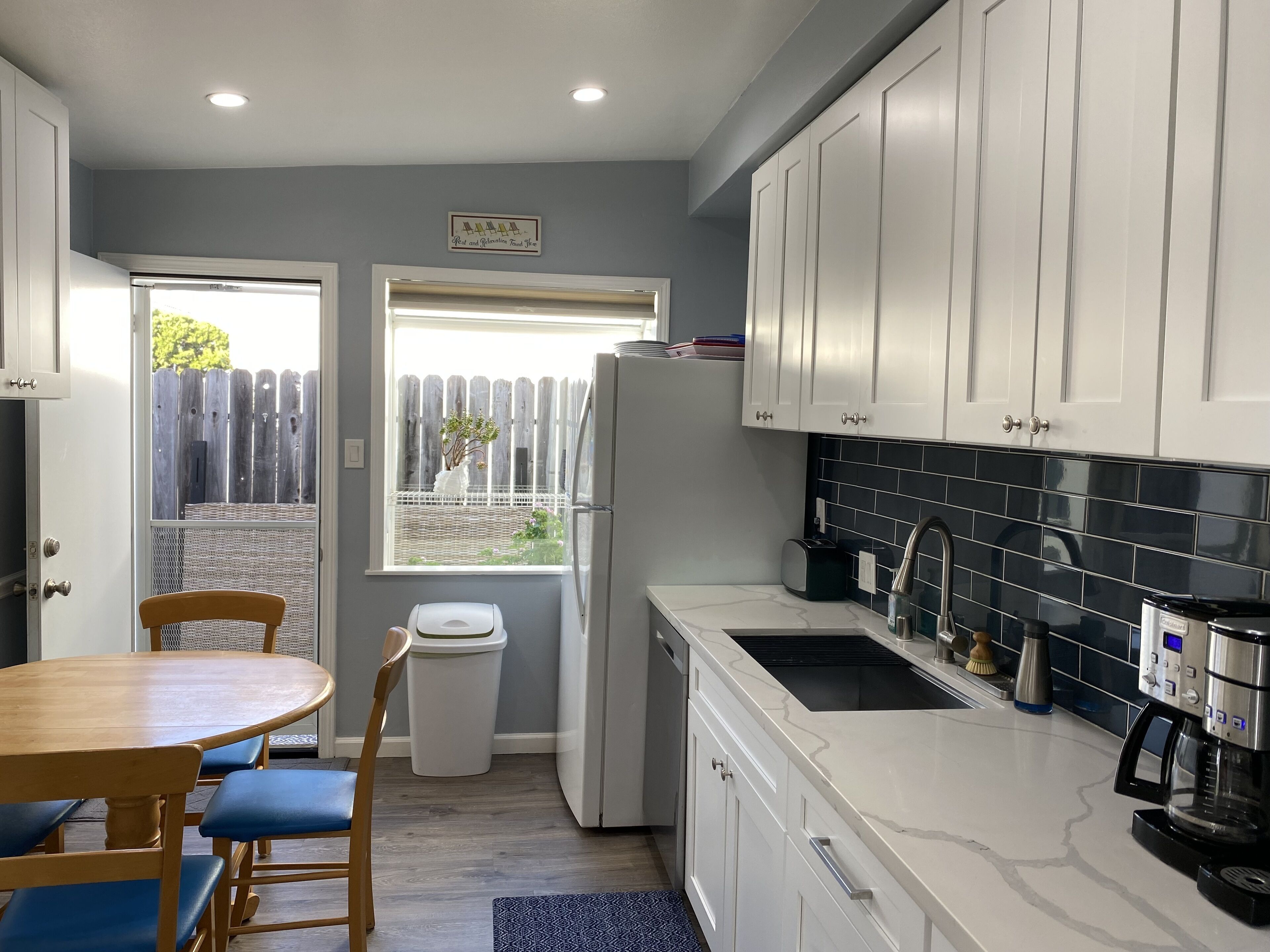 Darling Beach Cottage Off Pierpont - 1/2 Block from Sand