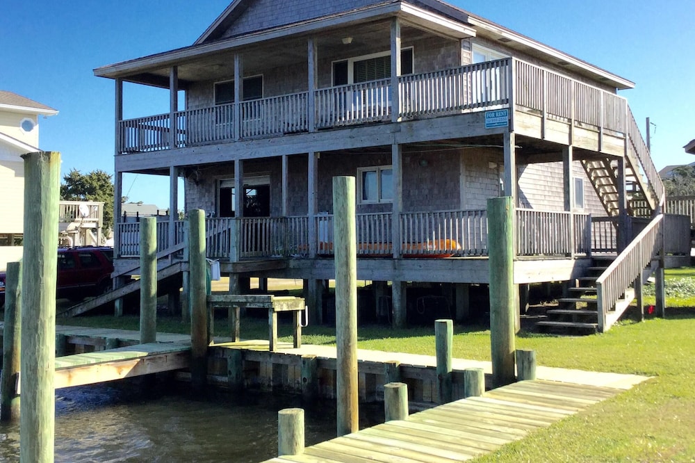 Soundfront Property With Gorgeous Sunsets And Easy Access For Water Sports!!