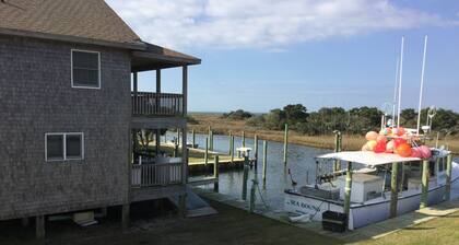 Soundfront Property With Gorgeous Sunsets And Easy Access For Water Sports!!