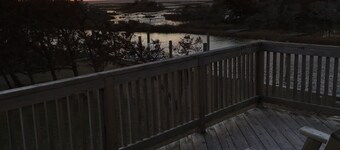 Soundfront-eiendom med fantastiske solnedganger og enkel tilgang til vannsport!