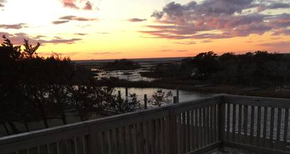 Soundfront Property mit wunderschönen Sonnenuntergängen und einfachem Zugang für Wassersport!