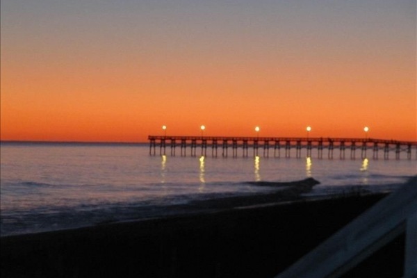 Una playa cerca, sillas reclinables de playa