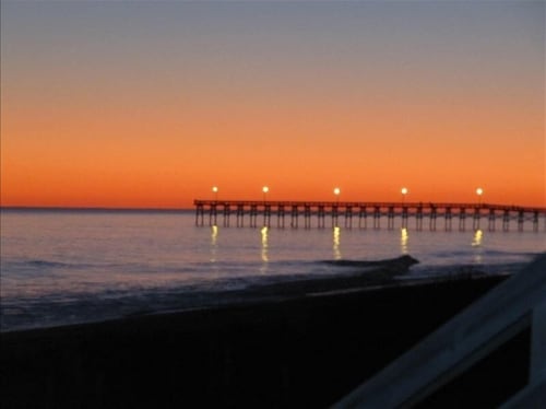 FUN BEACH GETAWAY!  Beach Access Across the Street / Fully Equipped Kitchen