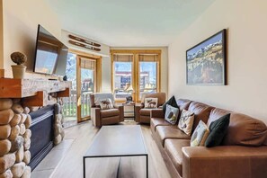 Fernseher, Kamin, Arbeitsbereiche