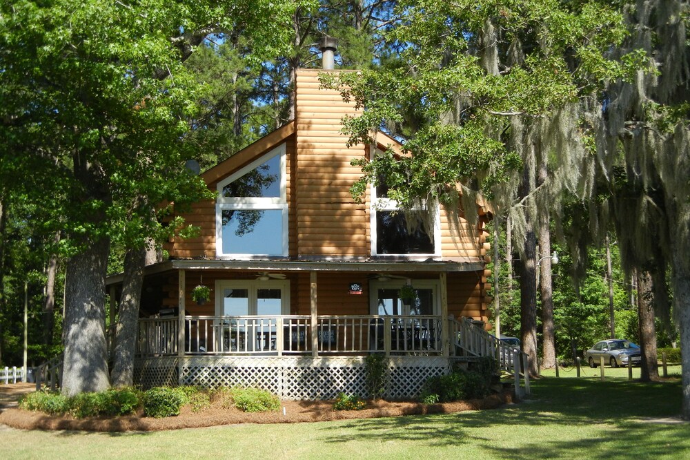 Log Cabin Home * Fantastic Sunsets! * Private Boat Ramp * Big Water * Fiber Wifi