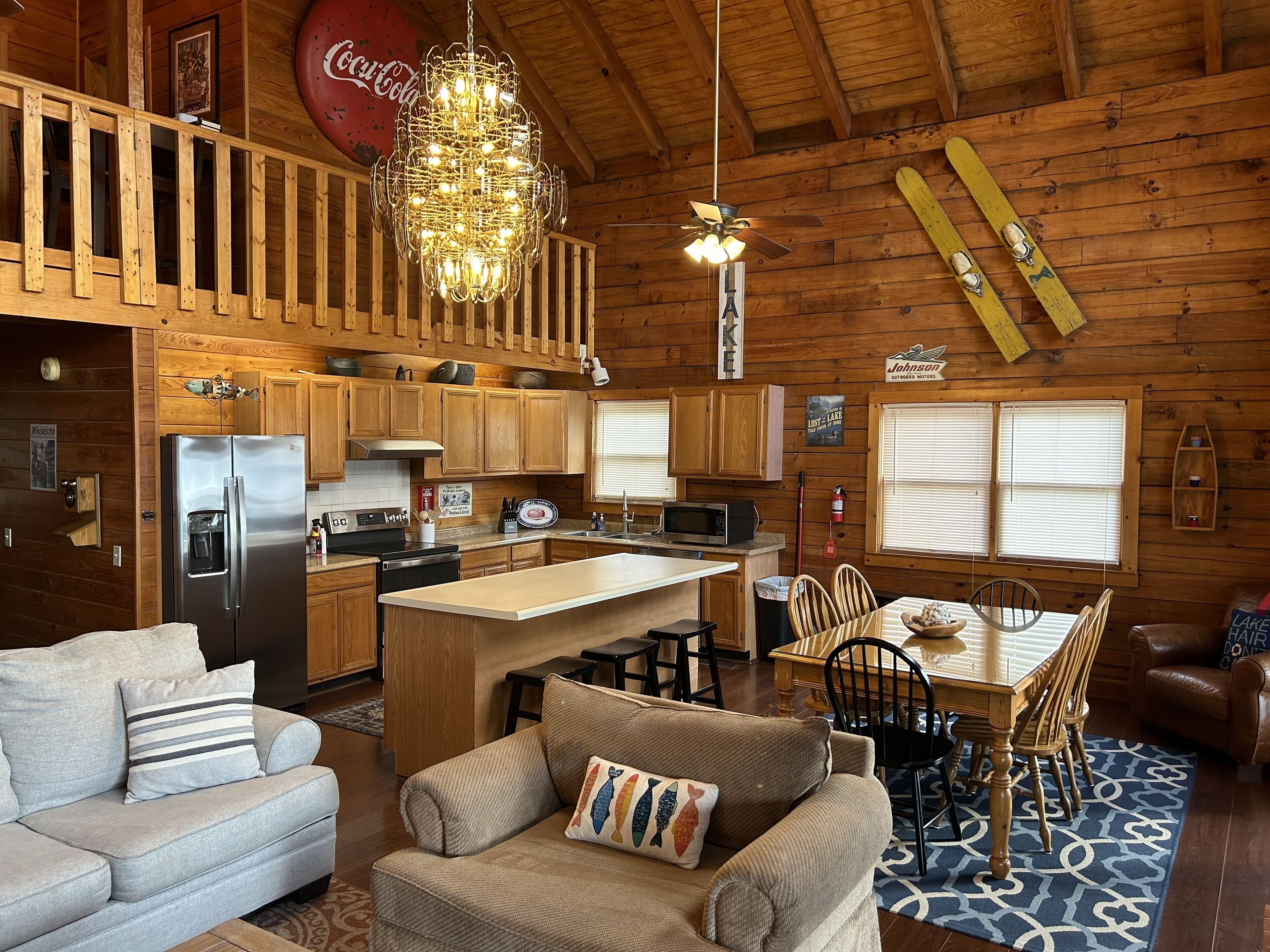 Log Cabin Home * Fantastic Sunsets! * Private Boat Ramp * Big Water * Fiber Wifi