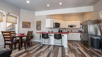 Refrigerador, microondas, horno, placa de cocina