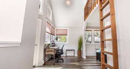 Stunning downtown Telluride Tri-Level! Walk to everything!