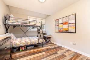 2 bedrooms, desk, iron/ironing board, free WiFi