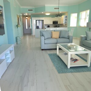 Smart-TV, DVD-Player, Bücher, Videothek