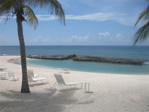 YOU'VE Arrived! Beachfront 3BR condo w/ Pool-Relax... North Side near Rum Point
