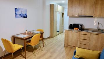 Blackout curtains, free WiFi, bed sheets