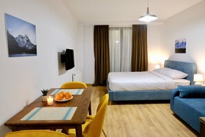 Basic Apartment, 1 Queen Bed with Sofa bed, Non Smoking, Mountain View - GUDASKI Apartments (Kazbegi)