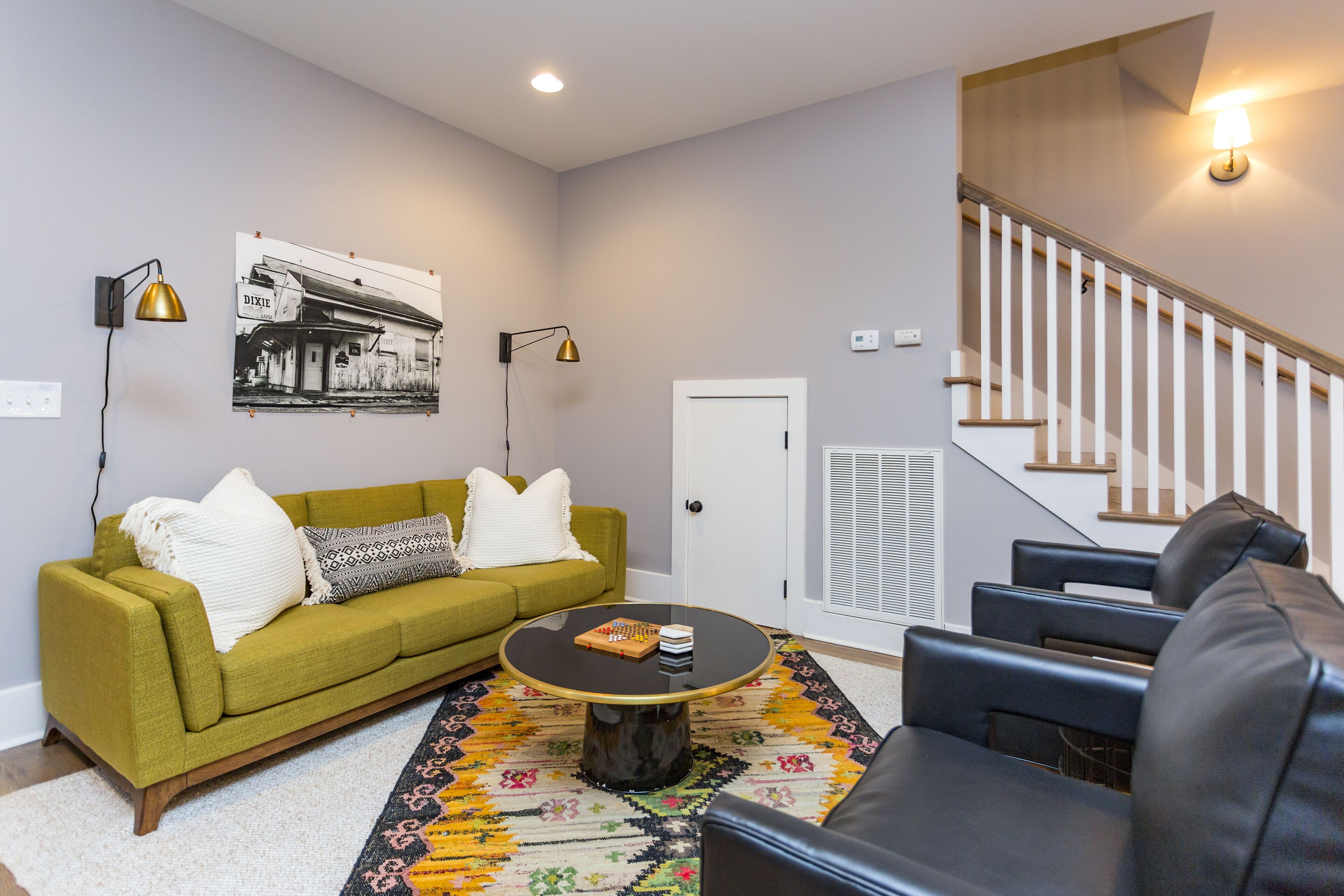 East Nashville Mid-Century Gem 8 mins from Broadway w/ Private Back Deck!