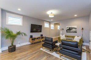 Smart-TV og stereoanlegg