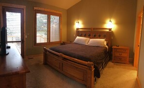 3 bedrooms, desk, iron/ironing board, free WiFi
