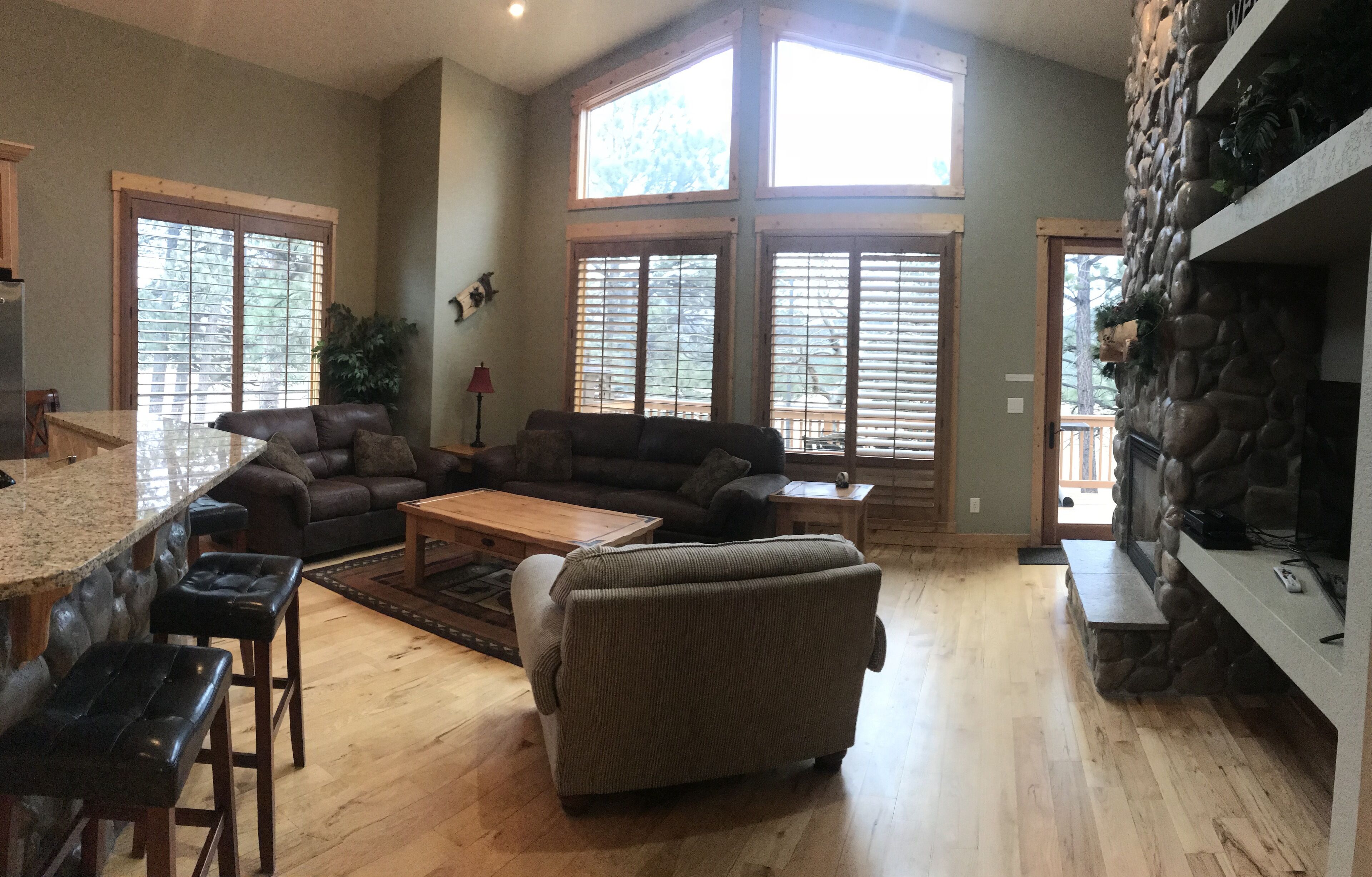 Smart TV, fireplace, DVD player, books