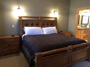 3 Schlafzimmer, Schreibtisch, Bügeleisen/Bügelbrett, Reisekinderbett