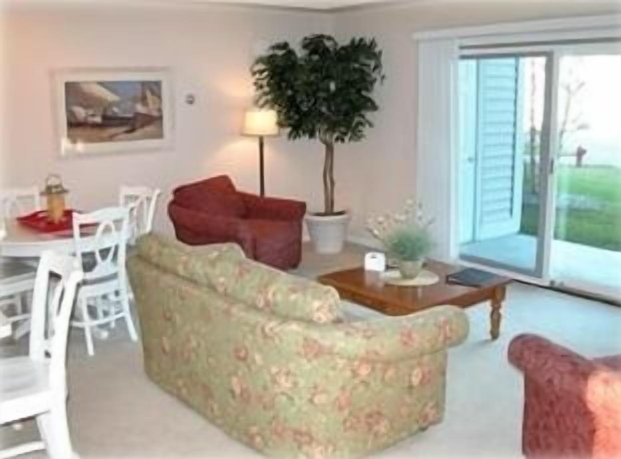 Mackinaw City Vacation Condo Rental-View Mackinac Island 49757