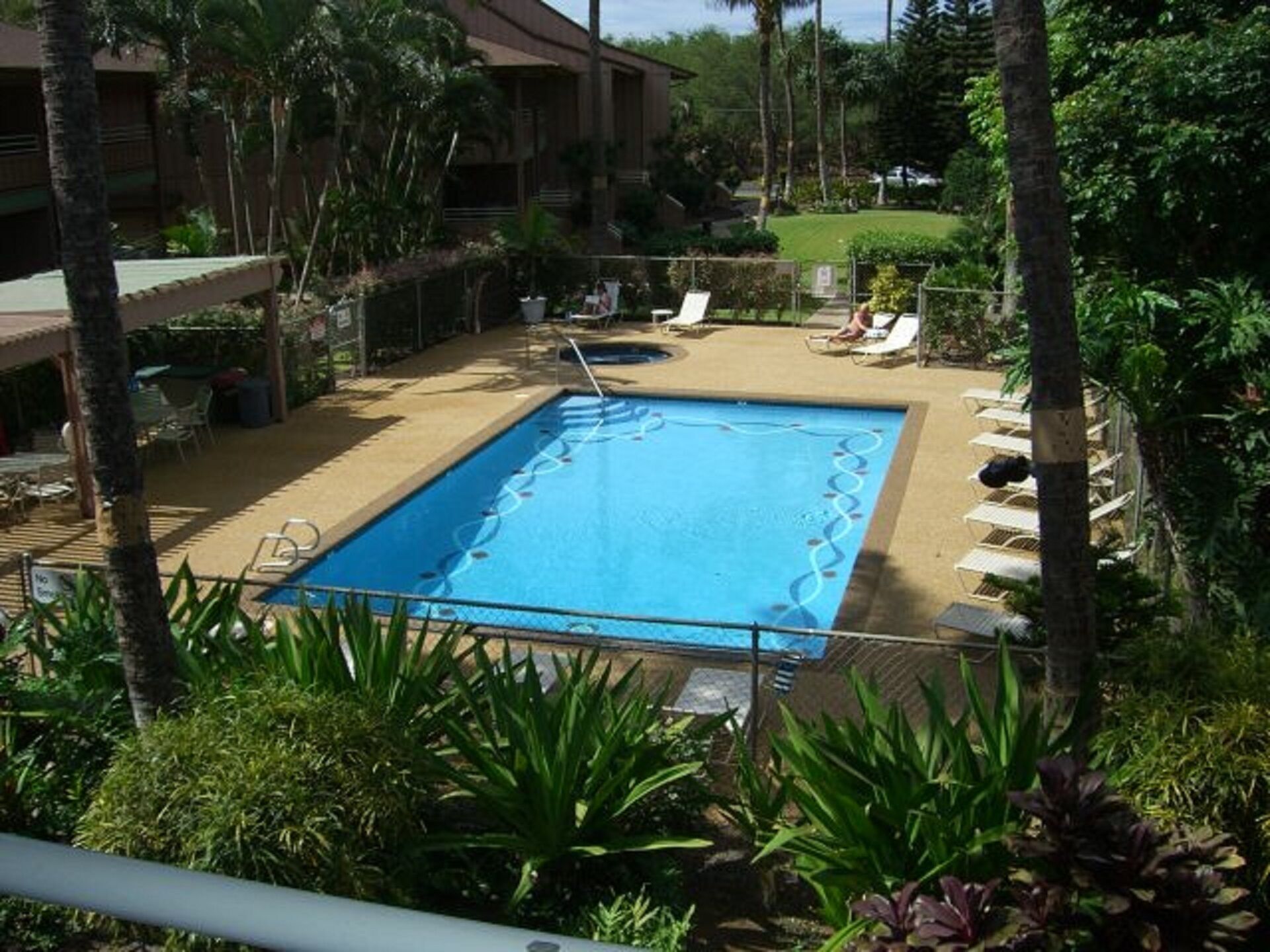 Get some R&R at the wonderful pool and jacuzzi that Kihei Bay Vista offers